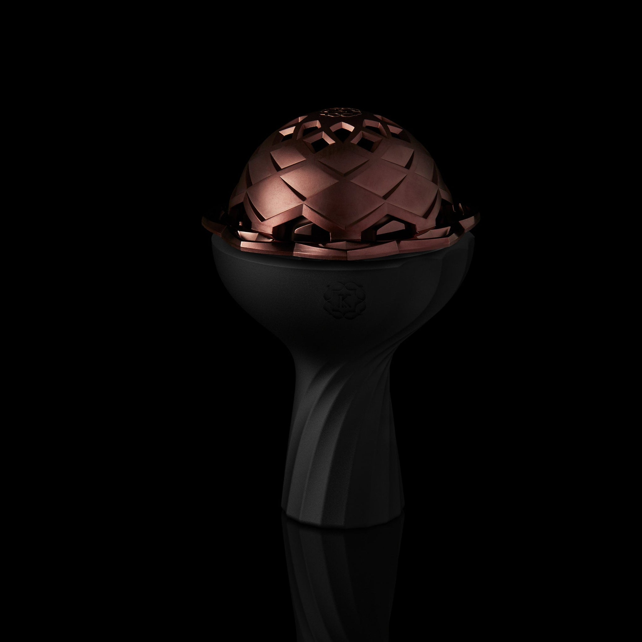 Kaloud Lotus II Cyris Stainless Steel, shown with a Kaloud Samsaris bowl